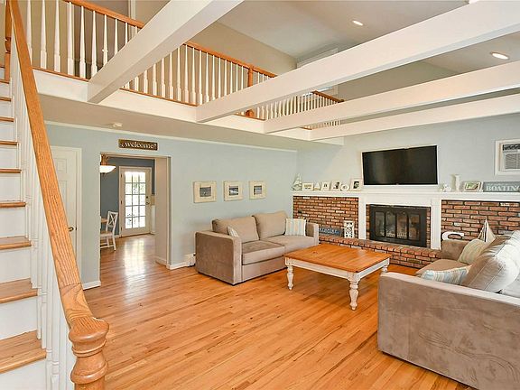 3rd image of 7 Franklin Ct