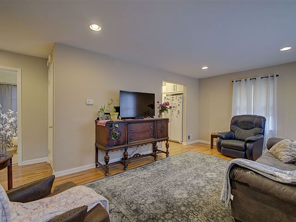 3rd image of 9 Oblique St