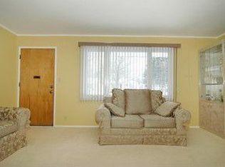 2216 Magnolia St, Des Plaines, IL 60018