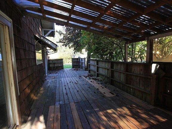 3rd image of 2743 Sumner Ave