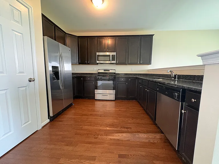 948 King Way — Photo 8