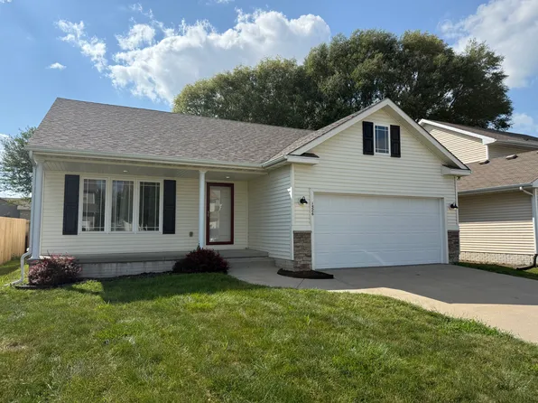 1526 94th St, West Des Moines, IA 50266
