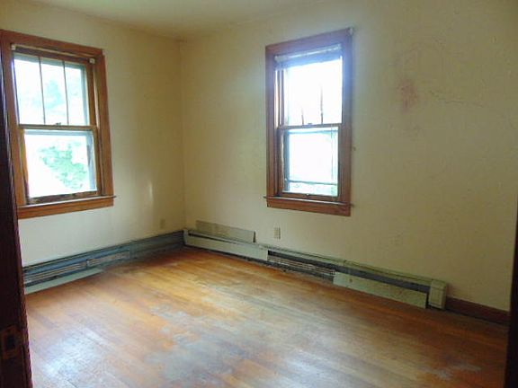 5th image of 746 W Summerlee Ave