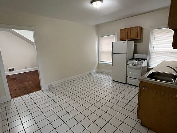 5th image of 3521 Clifton Ave #3