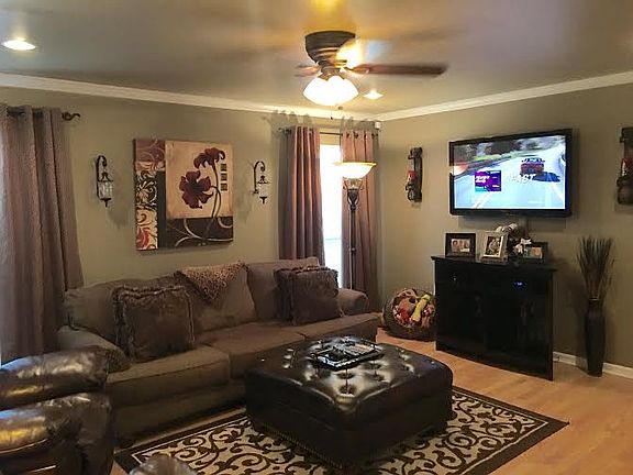 4th image of 10024 Lexington Dr