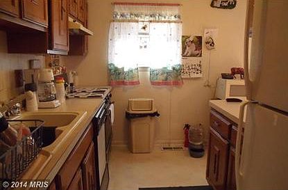 3rd image of 14537 Selma Ct