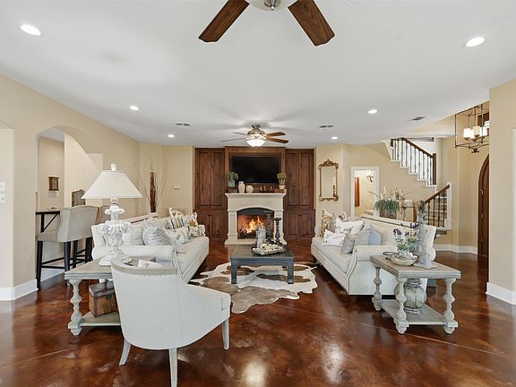 5th image of 301 Stone Hill Dr #A