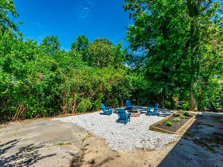 1209 Hanover St — Photo 49