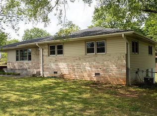 1313 Sunset Dr, Weaver, AL 36277