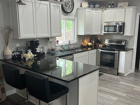 4th image of 216 Adams St