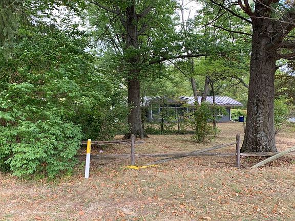 3rd image of 100 Pinecrest Dr