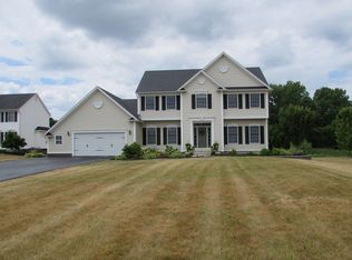 1527 Barrow Hl, Webster, NY 14580