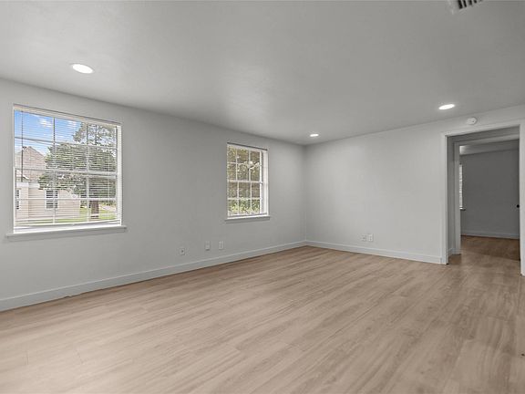 3rd image of 515 W Houston St #515