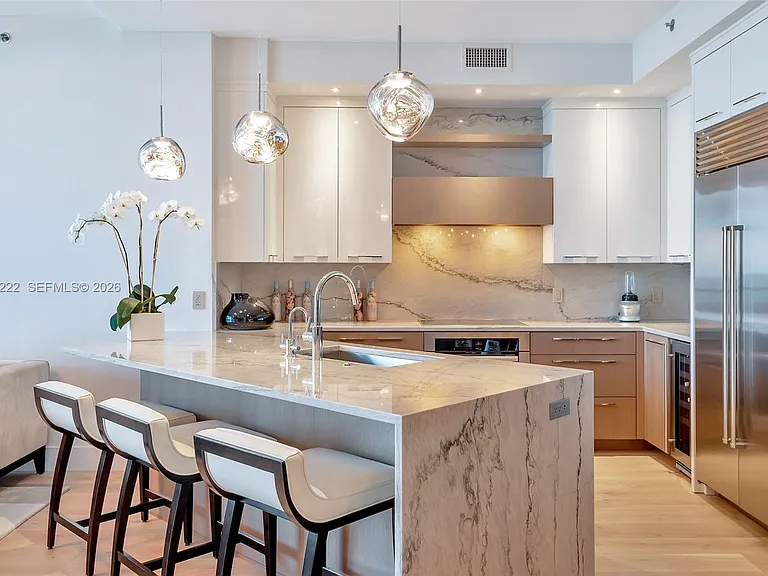 100 S Pointe Dr #708 — Photo 4