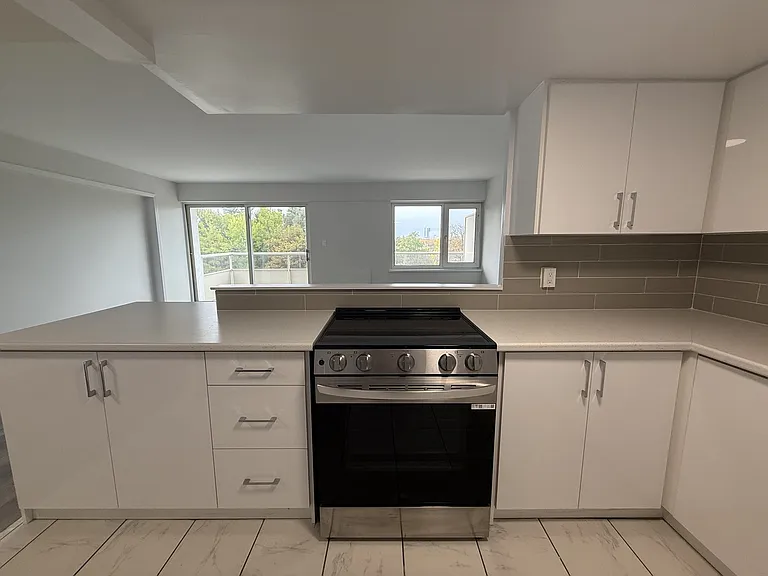 807 Frederick St — Photo 13