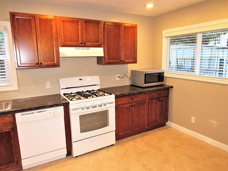 702 N. Cambridge Street — Photo 6
