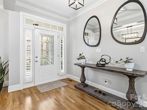 4th image of 151 Maple View Dr