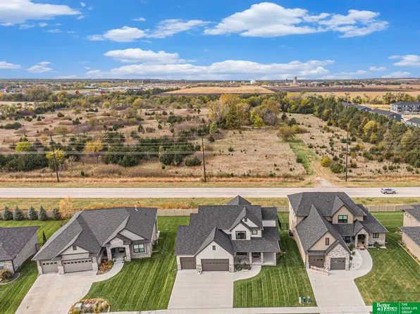 3319 Robyn Rdg, Fremont, NE 68025