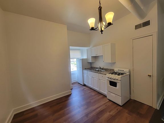 5th image of 1927 Kinney Ave #3