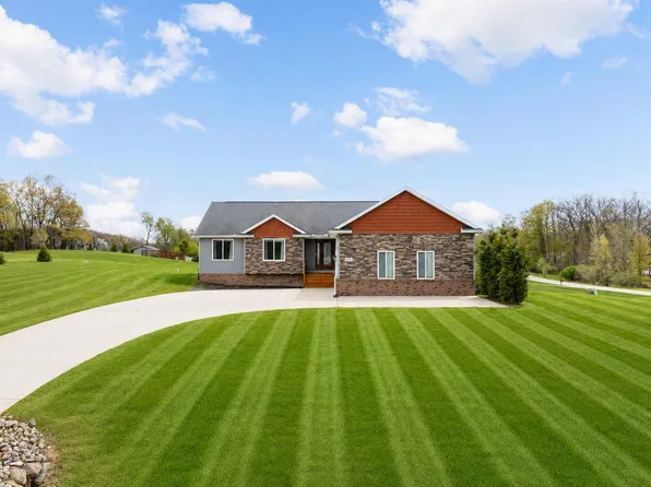 679 Pheasant Ridge Dr, Ortonville, MI 48462
