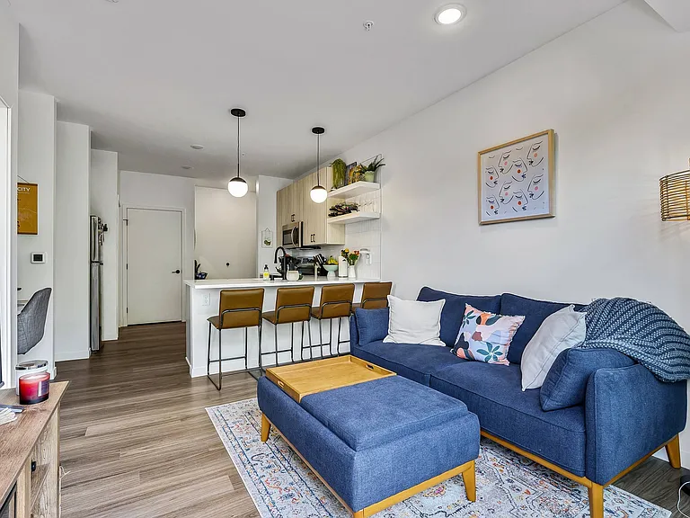 Sawyer Apartments — Photo 11