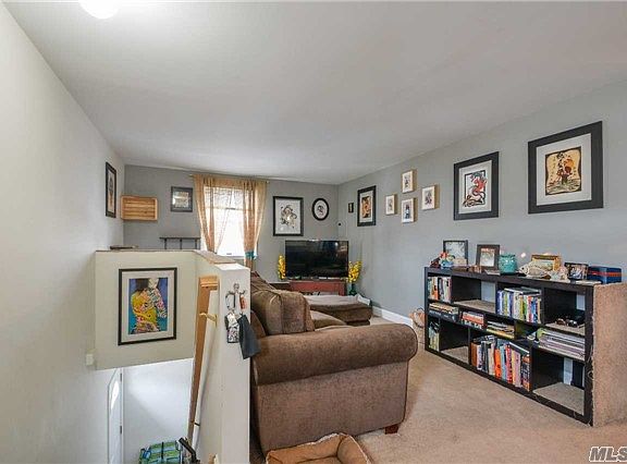 4th image of 256 Lucille Ave