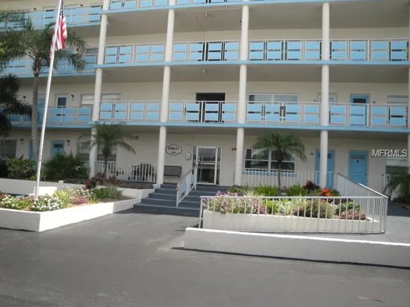 2850 59th St S APT 312, Gulfport, FL 33707