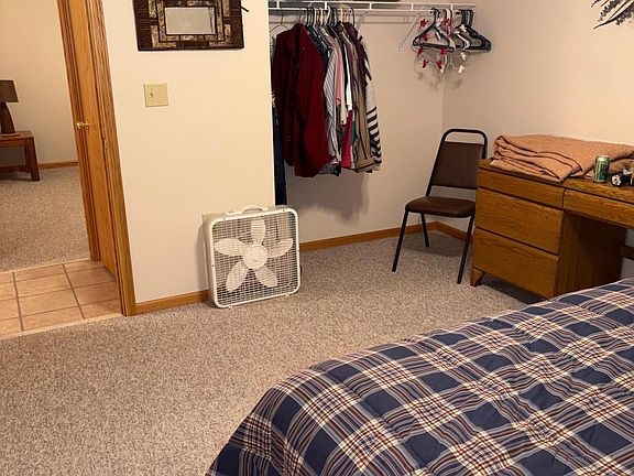 5th image of 142 5th St W