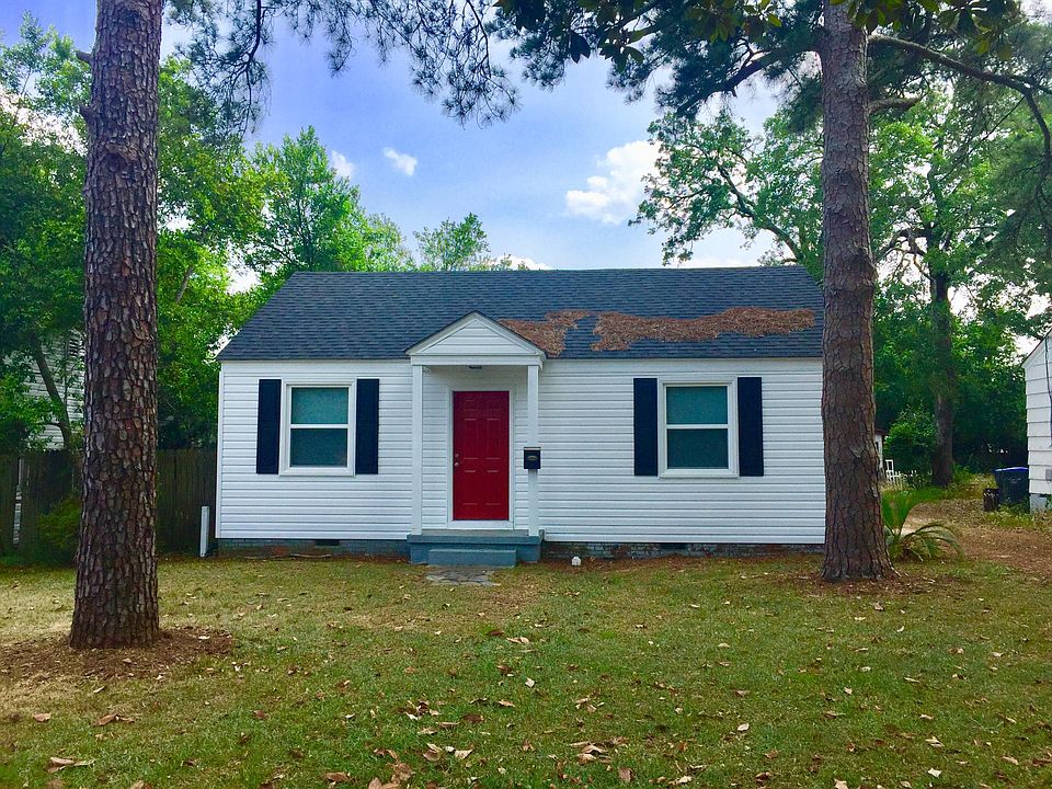 This cottage features a charming red door.