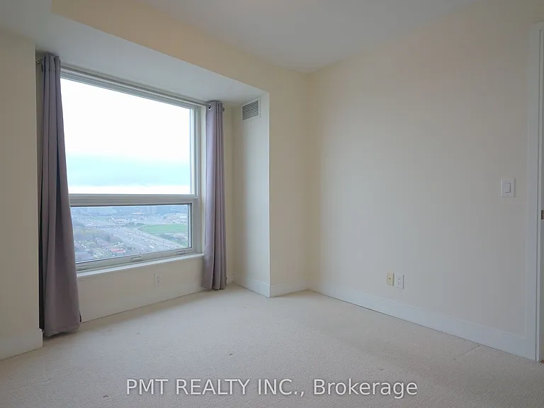 135 Village Green Sq #3925 — Photo 13