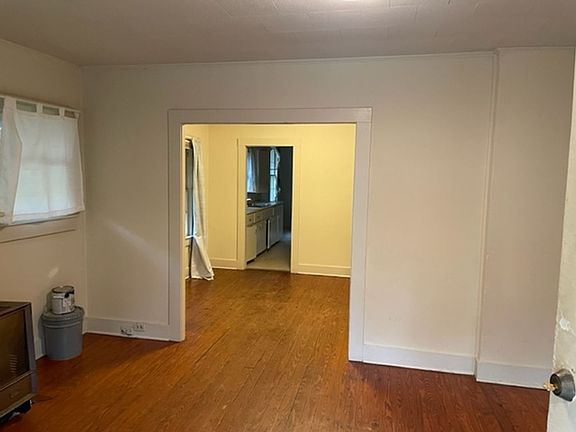 4th image of 808 N Bronough St