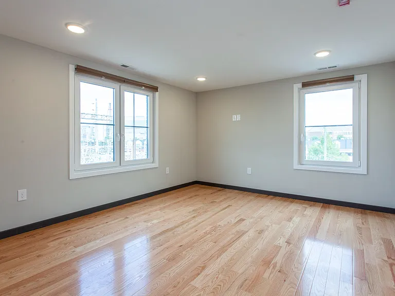 2553 Montrose St #DD — Photo 11