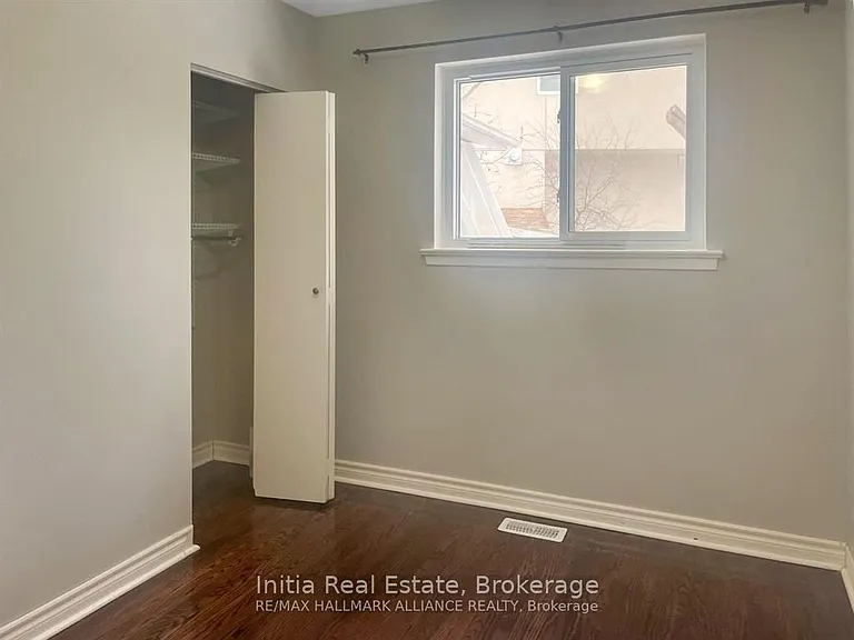 15 Grove Park Cres #MAIN — Photo 8