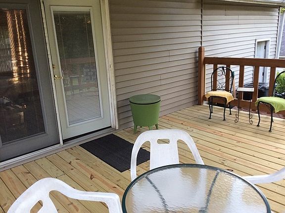 2nd image of 870 Burns St