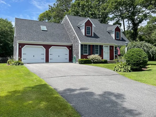 27 Thornberry Cir, Mashpee, MA 02649