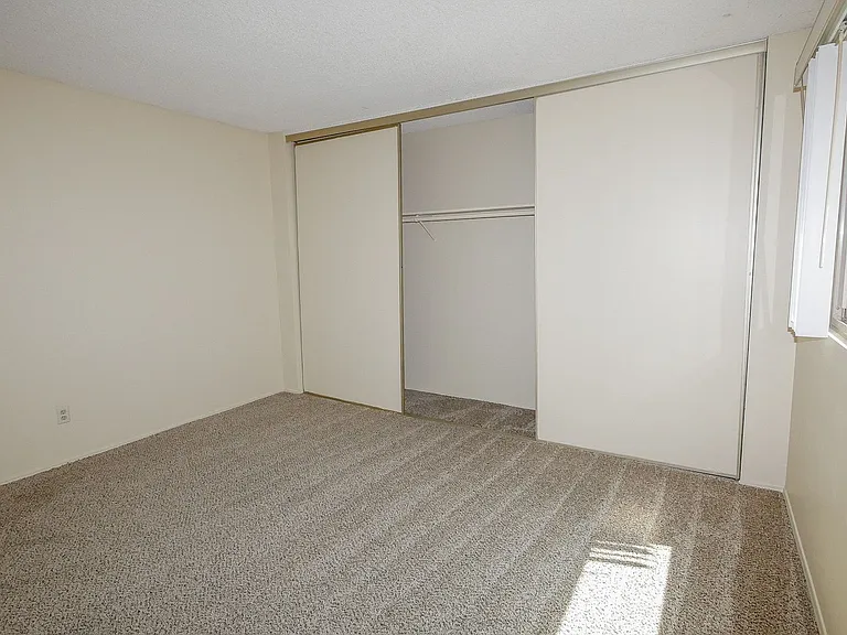4345 Rialto St — Photo 16