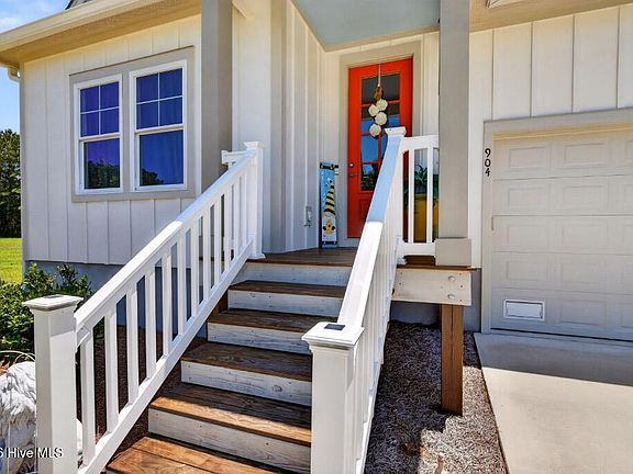 3rd image of 904 Sea Holly Court