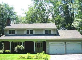 95 Parkview Dr, Avon, CT 06001