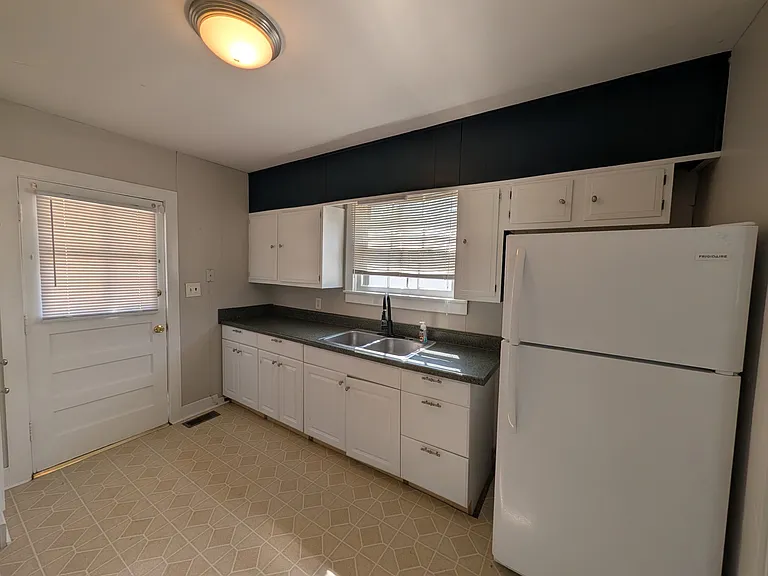 600 N Anderson St — Photo 4