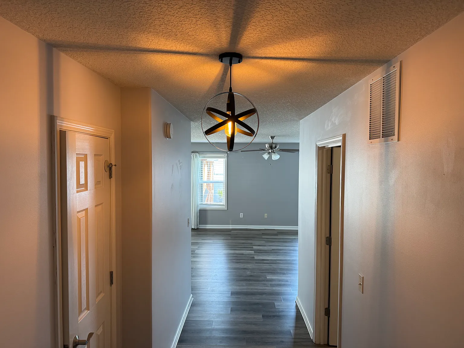 3 bed, 1294 sqft, $1,800 — Photo 2