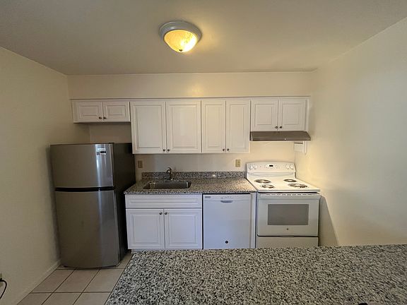 2nd image of 824 Shirley Ave