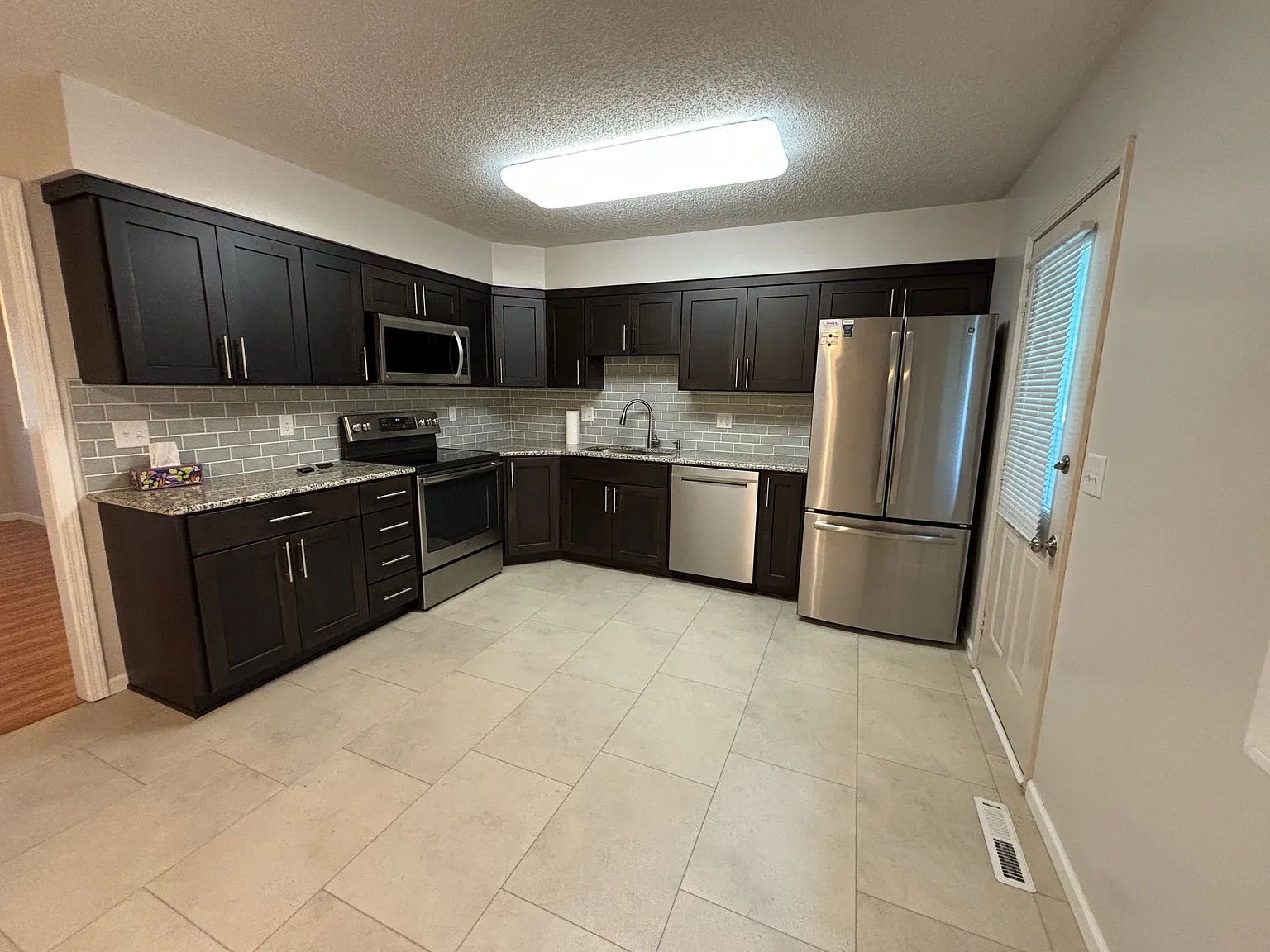 3 bed, 2075 sqft, $2,000 — Photo 3