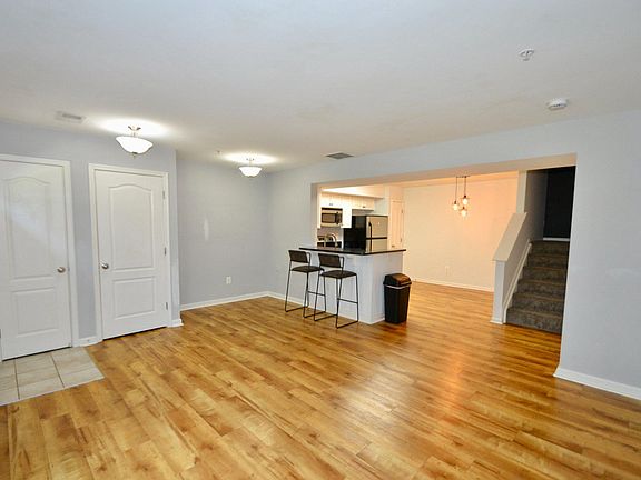 3rd image of 6488 Cornwall Dr Unit 10