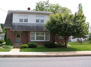 930 Main St, Akron, PA 17501