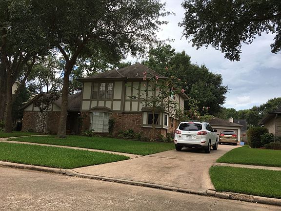 3rd image of 15810 Heatherdale Dr