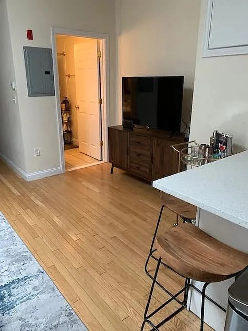 Central Heat/AC, Eat-in Kitchen, In-Unit Washer and Dryer — Photo 4
