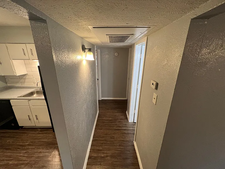 Hampton Gardens Apartment — Photo 31