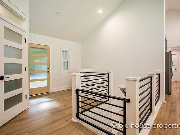 4th image of 9241 Lakeshore Dr