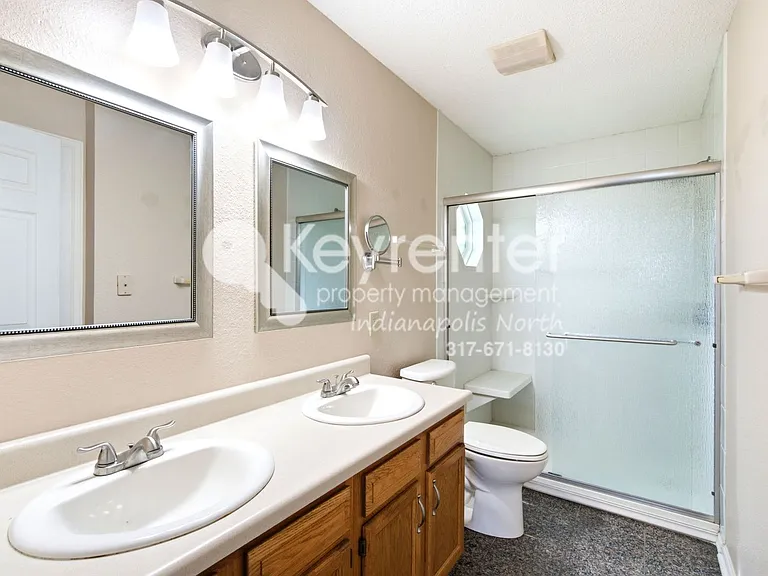 8241 Crosser Cir — Photo 13