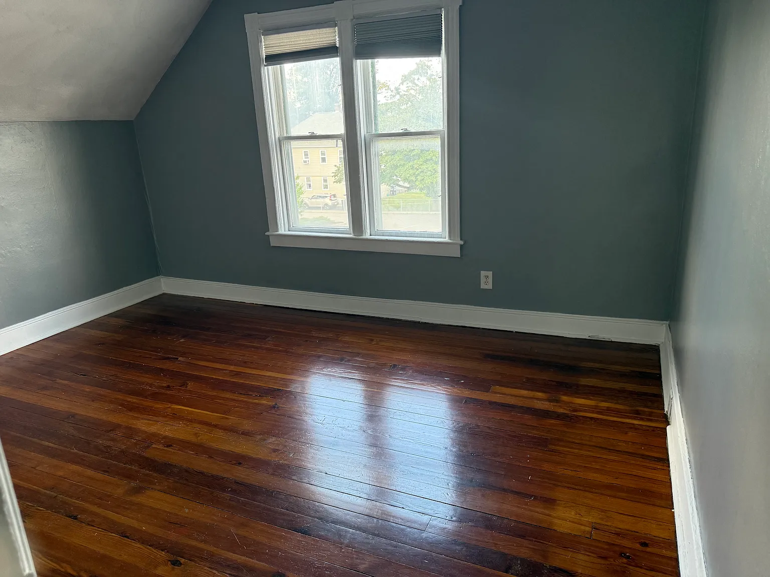 3 bed, 1205 sqft, $1,900 — Photo 1